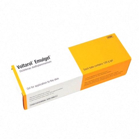 Tube de Voltarol gel et mains appliquant le produit