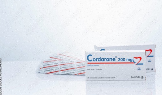 Acheter Cardarone pas cher - comprimés et coeur stylisé