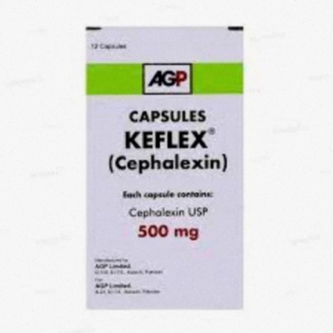 Illustration d'une boîte de Keflex et d'un ordinateur pour achat en ligne